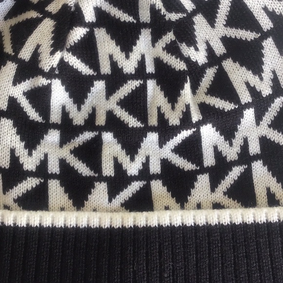 Michael Kors MK logo black white contrast beanie - Picture 13 of 15